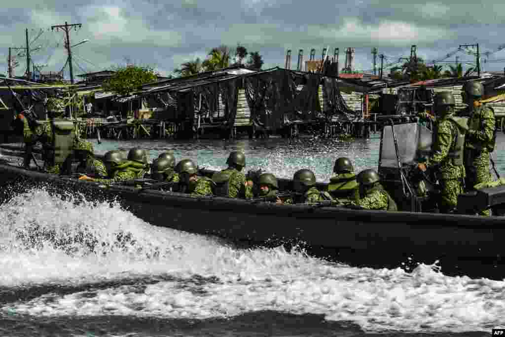 Members of the Colombian Navy patrol on a boat in Buenaventura, Sept. 3, 2022.&nbsp;Most of Buenaventura is controlled by local gangs that dispute the territory with violence and illegal economies like drug trafficking and extorsion.