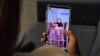 Pengguna TikTok dapat menonton live streaming para pelaku UMKM yang menawarkan produknya sambil berbelanja secara langsung pada platform tersebut (foto: courtesy). 