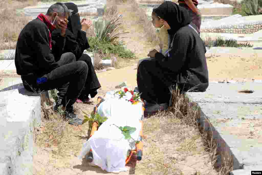 Mourners react as people rebury the bodies of Palestinians killed during Israel&#39;s military offensive and buried earlier at Nasser hospital, after bodies were moved to a cemetery in Khan Younis in the southern Gaza Strip.