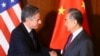 资料照片：2024年2月16日，美国国务卿布林肯与中国外长王毅在慕尼黑安全会议期间举行会晤。（美联社照片）