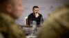 Украинскиот претседател Володимир Зеленски присуствува на состанок со највисоките воени претставници додека го посетува регионот Харков, 16 мај 2024 година 