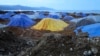 FILE - Stok bijih nikel menunggu pengiriman di pelabuhan kawasan pertambangan nikel di Sulawesi Tengah, 8 Juli 2012. (Fergus Jensen/Reuters)