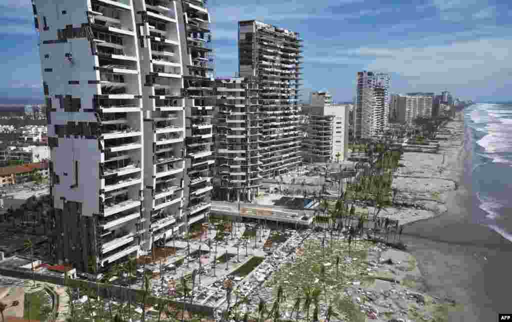 Aerial view of damages caused by the passage of Hurricane Otis in Acapulco, Guerrero State, Oct. 28, 2023.&nbsp;The death toll from an extraordinarily powerful hurricane that hit the Mexican resort city of Acapulco rose to 39, the government said.