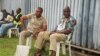Anggota Kongres Buruh Nigeria (NLC) duduk di depan Terminal Dua Bandara Murtala Muhammed (MMA2) selama pemogokan Kongres Buruh Nigeria di Lagos, Nigeria 3 Juni 2024. (REUTERS/Marvellous Durowaiye)