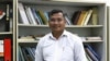 រូបឯកសារ៖ លោក ស៊ឹង សែនករុណា អ្នកនាំពាក្យ​សមាគម​អាដហុក នៅការិយាល័យអាដហុក ក្នុងរាជធានីភ្នំពេញ កាលពីថ្ងៃទី ២១ ខែមេសា ឆ្នាំ ២០២៣។ (កាន់ វិច្ឆិកា/វីអូអេ)
