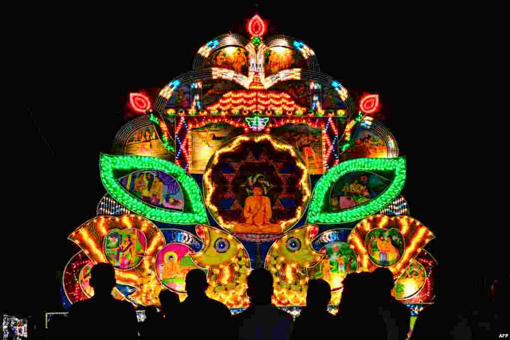 Devotees gather to see illuminated installation on the occasion of &#39;Vesak festival&#39; which commemorates the birth, enlightenment and death of Buddha, in Colombo, Sri Lanka.