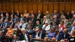 Perdana Menteri Inggris Boris Johnson berbicara di hadapan anggota parlemen Inggris di London, pada 13 Juli 2022. (Foto: UK Parliament via AP/Andy Bailey)