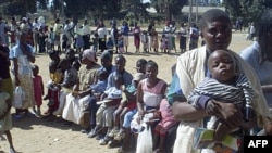 Wazai wapanga foleni ili kupata chanjo za Surua kwa watoto wao