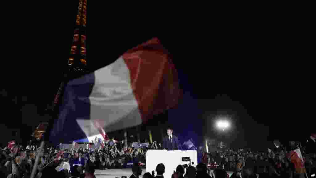 President Emmanuel Macron speaks after his victory in France&#39;s presidential election, April 24, 2022 in Paris.