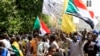 Des manifestants soudanais dans la rue réclamant un régime civil à Khartoum, le 14 mars 2022.