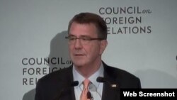 美国国防部长卡特在纽约外交关系协会发表演讲（网络截图）