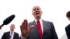Presidenti Biden duke folur nga Baza Andrews përpara nisjes për në Alabama (3 maj 2022)