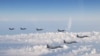주일미군 소속 F-16 전투기 4대(위)가 일본 자위대 F-15 전투기들과 함께 지난 5월 동해(일본해) 상공을 비행하고 있다. (자료사진)