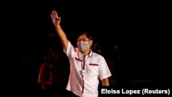Ferdinand "Bongbong" Marcos Jr, le fils et homonyme du défunt dictateur philippin, lors de son dernier meeting de campagne avant les élections nationales de 2022, à Paranaque City, Metro Manila, Philippines, le 7 mai 2022.