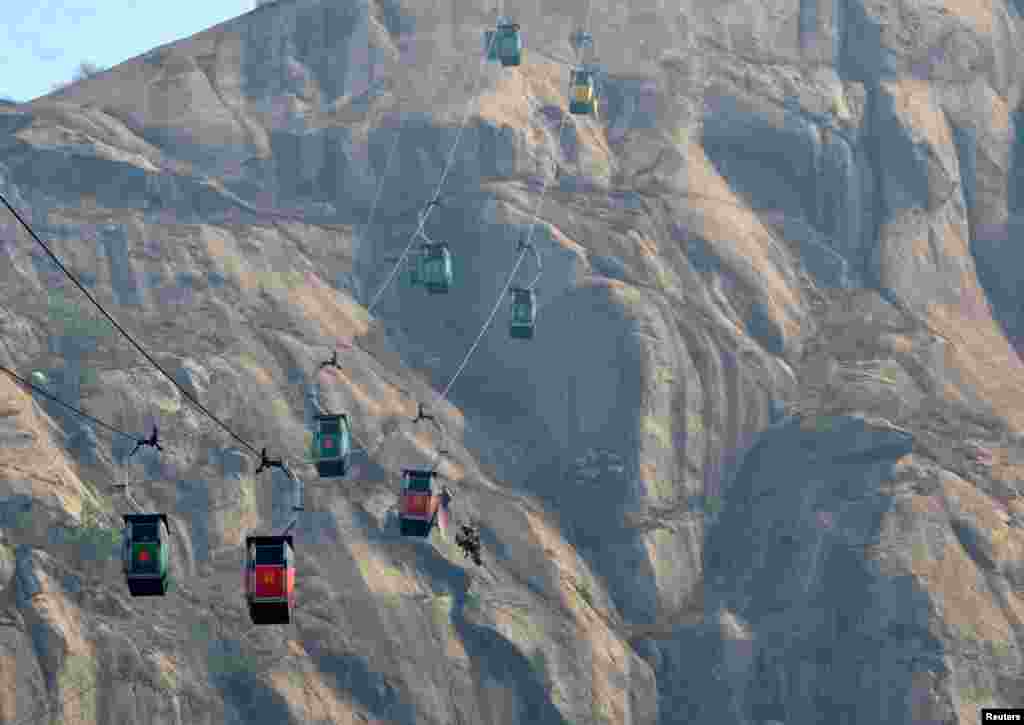 Indian Air Force personnel carry out a&nbsp; mid-air rescue mission after Sunday&#39;s cable-car collision in Deoghar district in the eastern state of Jharkhand, India.