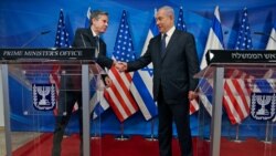 Israeli Prime Minister Benjamin Netanyahu and U.S. Secretary of State Anthony Blinken shake hands as they hold a joint news conference in Jerusalem, May 25, 2021. Menahem Kahana/Pool via REUTERS
