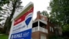 Tanda rumah dijual di Mount Lebanon, Pennsylvania, Selasa, 21 September 2021. (AP/Gene J. Puskar, File)