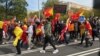 Plusieurs centaines de personnes participent à une marche à Washington, le 4 novembre 2021, pour protester contre le gouvernement éthiopien à l'occasion du premier anniversaire de la guerre avec les forces de la région du Tigré, dans le nord du pays.