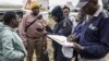 EleSouth Africa Lilungiselela Ukususa Abokuza Endaweni Zokudlela Lezinye Abasebenza Okungekho Emthethweni