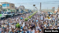  پولیس افسر ښاغلي طارق خان وي او ای ډیوه سره خبرو ددې مقدمې د درج کیدو پخلی کړی دی اؤ ویلي یې دي چې پولیس د امن دغوښتنې مخالف خو نه دي خو د ریاستي ادارو اؤ پوځ پرضد چاته دکرکو خورولو اجازه نه شي ورکولی