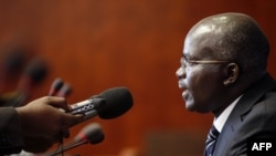 Wakil Kedua Presiden Burundi, Gervais Rufyikiri, dalam sebuah konferensi pers di Jenewa. (Foto: Dok)