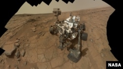 Le robot Curiosity continue d'analyser les roches sur Mars, pour tenter de détecter des preuves que la vie aurait existé sur la planète
