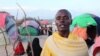Ce Ramadan, des bénévoles apportent une aide alimentaire aux déplacés en Somalie