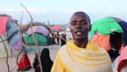 Ce Ramadan, des bénévoles apportent une aide alimentaire aux déplacés en Somalie
