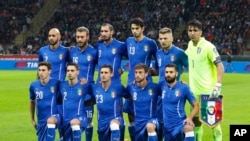 L'équipe nationale italienne lors d'un match contre la Croatie à San Siro, Milan le 16 Novembre 2014 (AP Photo/Luca Bruno)
