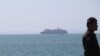 នាវាកម្សាន្ត Westerdam ដែលដឹកមនុស្សជាង ២០០០នាក់ ហើយដែលរដ្ឋាភិបាលចំនួនបួនបដិសេធមិនឲ្យចូលចតដោយសារបារម្ភថា អាចមានមេរោគកូរ៉ូណា បានបោះយុថ្កាលើផ្ទៃសមុទ្រនៅកម្ពុជាចម្ងាយជាងពីរគីឡូម៉ែត្រពីច្រាំងនៅខេត្តព្រះសីហនុ ថ្ងៃទី១៣ ខែកុម្ភៈ ឆ្នាំ២០២០។ (ស៊ុន ណារិន/VOA)