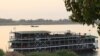 នាវាកម្សាន្ត Viking Cruise Journey ដែលមានអ្នកដំណើរម្នាក់ជនជាតិអង់គ្លេសផ្ទុកវីរុសកូរ៉ូណា សំចតនៅក្នុងខេត្តកំពង់ចាម លើដងទន្លេមេគង្គ ថ្ងៃទី១២ ខែមីនា ឆ្នាំ២០២០។ (ស៊ុន ណារិន/VOA Khmer)