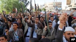 Shi'ite Houthi rebels demonstrate against an arms embargo imposed by the U.N. Security Council on Houthi leaders, in Sana'a, Yemen, April 16, 2015. 