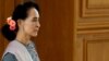 Aung San Suu Kyi, leader du parti de la Ligue nationale pour la démocratie (NLD), arrive pour la première réunion du parlement du Myanmar après les élections générales du 8 novembre, à la Chambre basse du parlement à Naypyitaw le 16 novembre 2015. REUTERS/Soe Zeya Tun