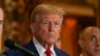 Zababben shugaban kasar Amurka Donald Trump lokacin wani taro na manema labarai a birnin New York.