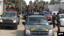 La police à Ramadi, chef-lieu de la province d'Anbar en Irak, où un kamikaze a fait exploser un véhicule dimanche
