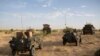 Des soldats français de la patrouille de l'opération Barkhane au nord de Tombouctou, le 6 novembre 2014.