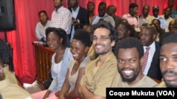 Photo d'archives: Les activistes Rosa Conde, Laurinda Gouveia, Luaty Beirão comparaissent en cour à Luanda, Angola. 16 novembre 2015.