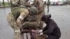 Pasukan Rusia di Mariupol, Ukraina (foto: ilustrasi). Seorang utusan Rusia di PBB mundur untuk memrotes invasi ke Ukraina. 