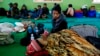၂၀၁၅ ဖေဖော်ဝါရီတုန်းက လားရှိုးဘုန်းကြီးကျောင်းအတွင်း ခိုလုံနေသည် ဒုက္ခသည်များ 