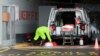 Un agent de la santé désinfecte une ambulance au Christiaan Barnard Memorial Hospital au Cap, en Afrique du Sud, le vendredi 10 juillet 2020. (Photo AP)
