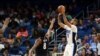 Evan Fournier, à droite, shoote lors d'un match entre Portland et Orlando, USA, le 2 mars 2020. Kim Klement-USA TODAY Sports 