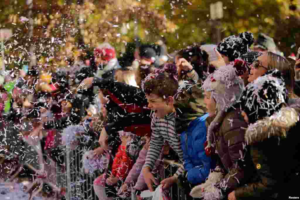People watch the 91st Macy's Thanksgiving Day Parade in the Manhattan borough of New York City, Nov. 23, 2017.