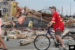 Un habitant d'un quartier ravagé de Tuscaloosa