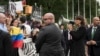 L'ambassadrice des États-Unis aux Nations Unies, Nikki Haley, s'adresse aux manifestants vénézuéliens lors d'une manifestation contre le président Nicolas Maduro devant le siège des Nations Unies à New York le 27 septembre 2018. 