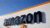 Logo amazon di pusat logistik di Boves, Perancis.