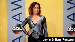 Penyanyi Martina McBride tiba di Penghargaan Asosiasi Musik Country Tahunan ke-50 di Nashville, Tennessee, AS, 2 November 2016. (Foto: REUTERS/Jamie Gilliam)