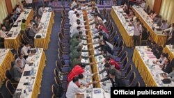 တနိုင်ငံလုံးအပစ်ရပ်ရေးညှိနှိုင်းရေးအဖွဲ့ NCCT နဲ့ ပြည်ထောင်စုငြိမ်းချမ်းရေးဖော်ဆောင်ရေးလုပ်ငန်းကော်မတီ UPWC တို့ အပစ်ရပ်စဲရေးစာချုပ်မူကြမ်း NCA ကို အပြီးသတ် သဘောတူညီမှုရခဲ့စဉ်။ (မတ် ၃၀၊ ၂၀၁၅) ဓာတ်ပုံ-MPC
