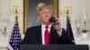Trump nastavlja kampanju za zid - u stihovima