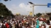 Un mort et des blessés après une manifestation de centaines de milliers d'opposants en Guinée