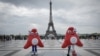 រូបឯកសារ៖ ទិដ្ឋភាព​ប៉ម Eiffel ក្នុង​អំឡុង​ត្រៀម​រៀបចំ​សម្រាប់​ការ​ប្រកួត​កីឡាអូឡាំពិក នៅទីក្រុង​ប៉ារីស ប្រទេស​បារាំង កាលពីថ្ងៃទី២៣ ខែឧសភា ឆ្នាំ២០២៤។ 
